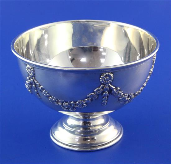 A George V silver circular pedestal bowl, 8 oz.